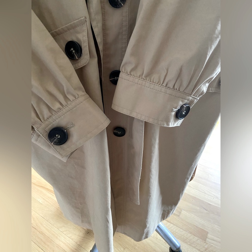 Belle & Bloom
Carlisle Button Front Trench Coat - Camel L - Picture 5 of 6